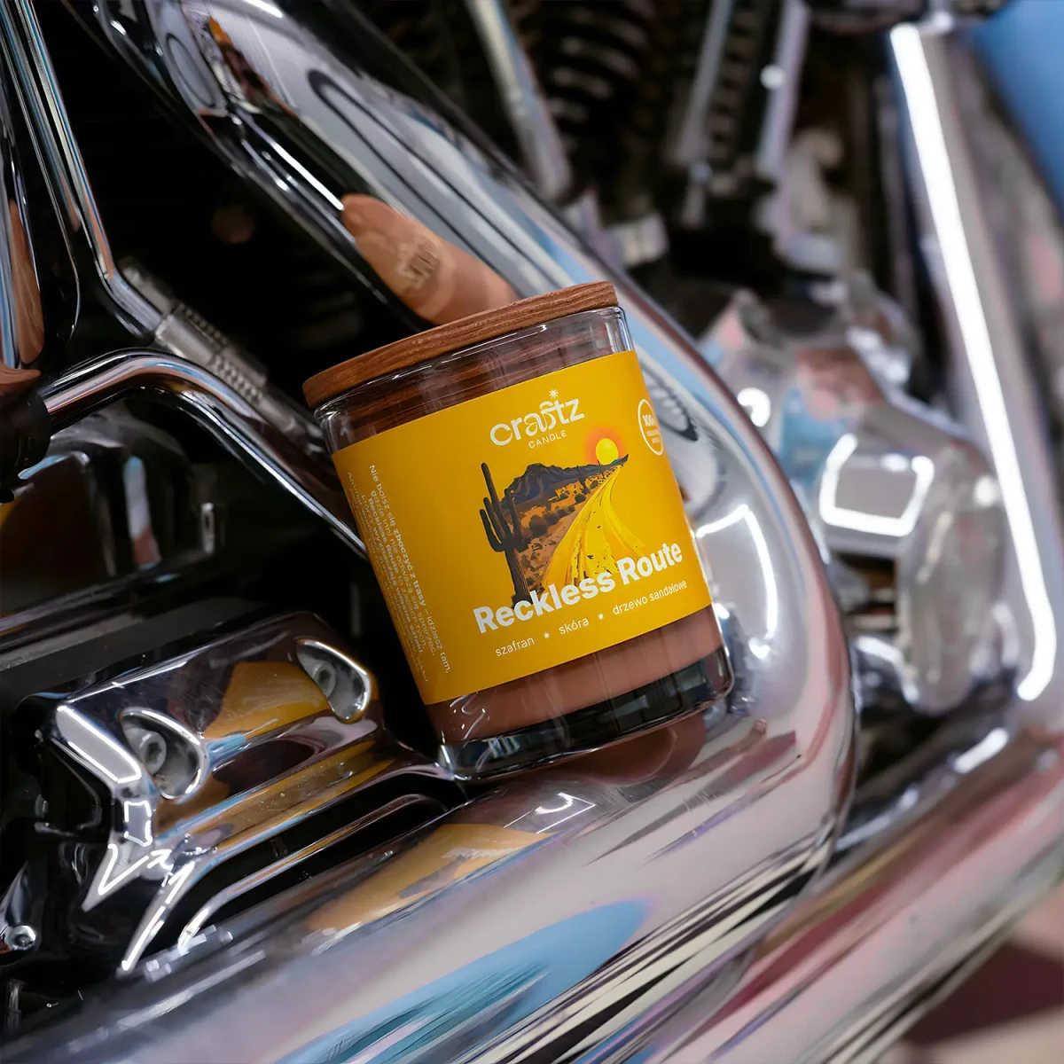 Świeca sojowa Reckless Route Craftz Candle na motocyklu
