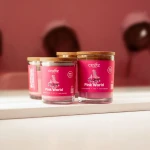 Dwie świece sojowe Pink World Craftz Candle w różowej aranżacji produktowej