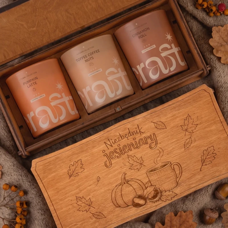 Zestaw 3 świec zapachowych Craftz Candle Autumn Collection w drewnianym pudełku – Pumpkin Latte, Toffee Coffee Nuts i Cinnamon Roll