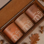 Zestaw 3 świec zapachowych Craftz Candle Autumn Collection w drewnianym pudełku – Pumpkin Latte, Toffee Coffee Nuts i Cinnamon Roll